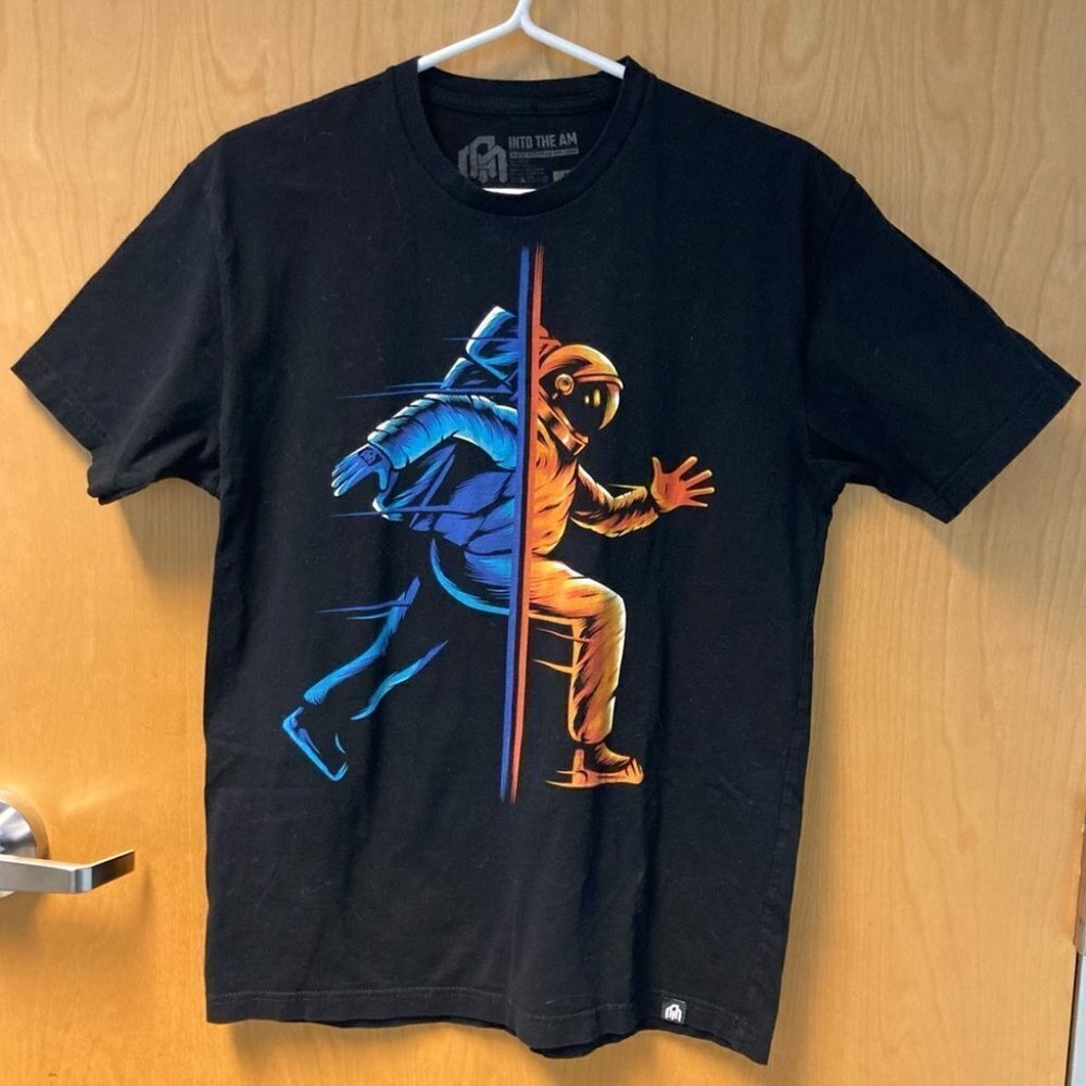 INTO THE AM Sz M Astronaut Graphic Tee T-Shirt  Unisex